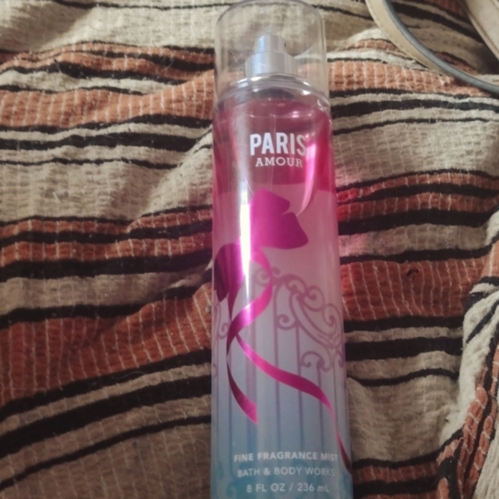 Paris amour bath and body works spray
